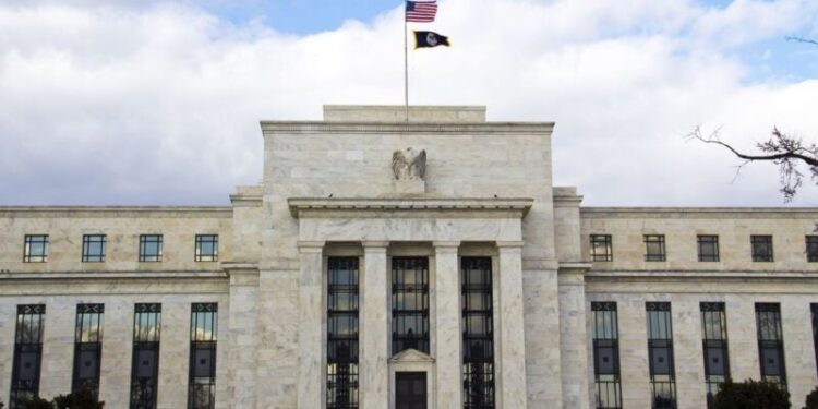 Fed Slows Pace of Rate Hikes