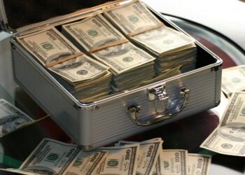 Theft Is Now Costing Retailers In The United States About 100 BILLION Dollars A Year