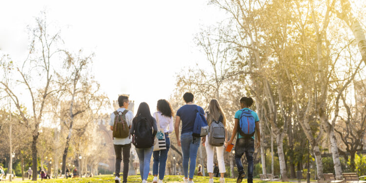 6 Financial Tips I’d Give My 18-Year-Old Self