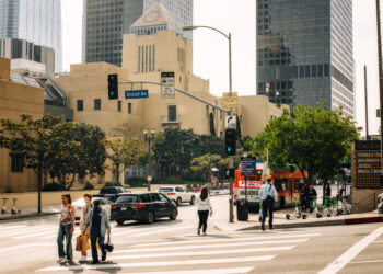 Los Angeles Is Flirting With a $25 Minimum Wage Law. That Would Be a Mistake