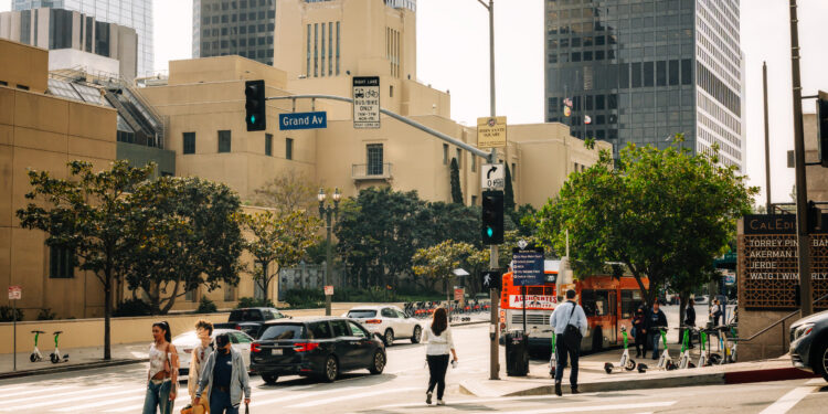 Los Angeles Is Flirting With a $25 Minimum Wage Law. That Would Be a Mistake