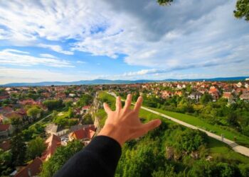 Homes Are “Unaffordable” In 99 Percent Of U.S. Counties