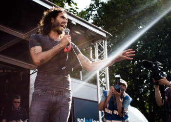Russell Brand’s Demonetization Is Not a Bug of the Emerging Financial Order, but a Feature