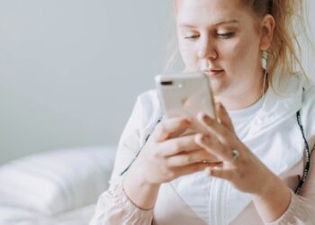 Red Flags Go Up on Our Social Media Obsession