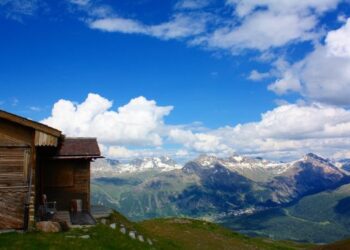 Hundreds Of Thousands Of Americans Are Going “Off Grid” In Anticipation Of What Is Coming