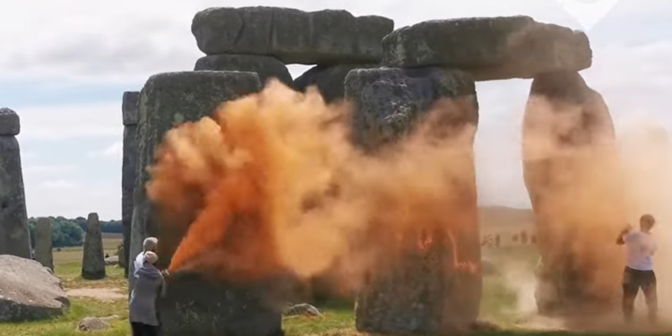 Watch climate campaigners deface Stonehenge