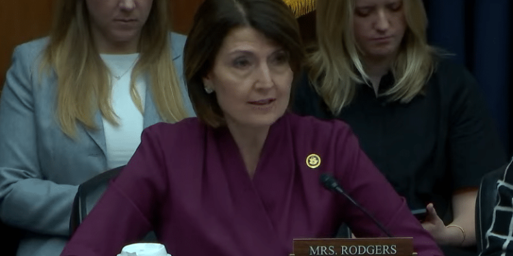 Congress pushes bill to break the internet and censor websites—again